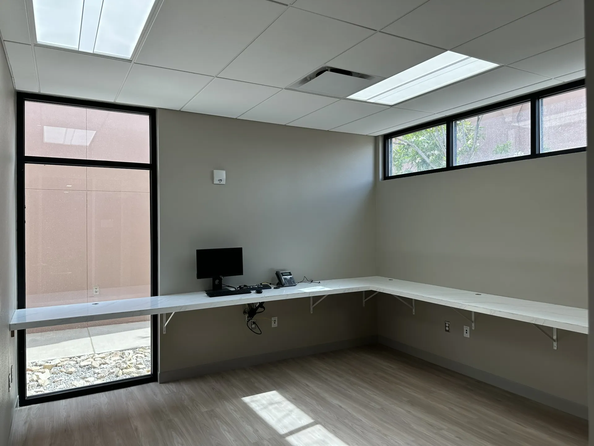 La Clinica De Familia - Dental Clinic